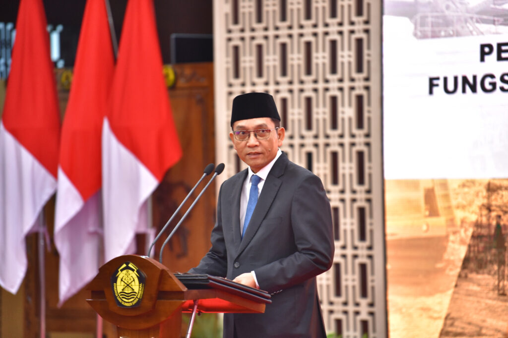 arsip-berita-lantik-pejabat-administrator-dan-fungsional-sekjen-esdm-minta-tingkatkan-layanan-kepada-masyarakat-02nppha