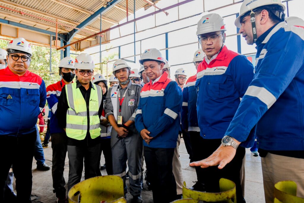 arsip-berita-sambangi-terminal-elpiji-cilegon-menteri-bahlil-tak-ada-ampun-untuk-pengoplos-83glzdm