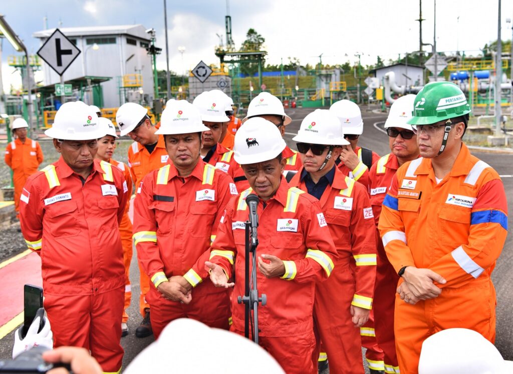 arsip-berita-tinjau-lapangan-migas-senipah-menteri-bahlil-kejar-target-lifting-migas-2029-d3l9ef8