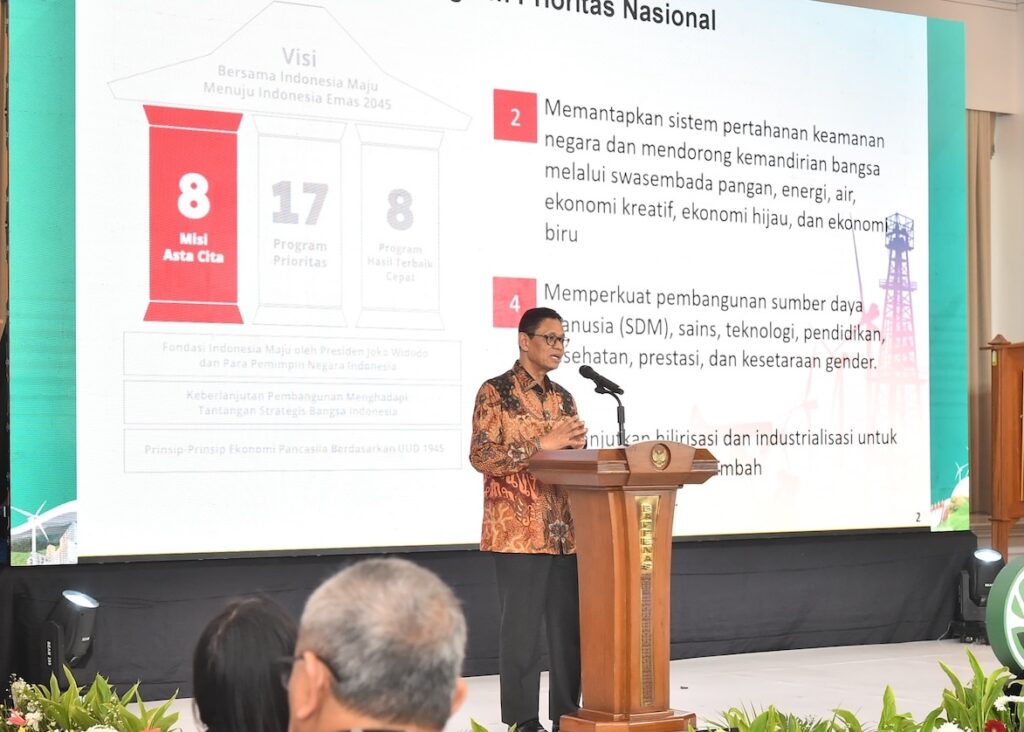 arsip-berita-wamen-yuliot-fokuskan-pengembangan-sdm-hadapi-tantangan-industri-hijau-vu7irjg