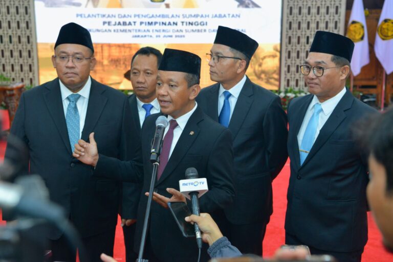 arsip-berita-lantik-dirjen-gakkum-baru-menteri-bahlil-perintahkan-penegakan-hukum-tanpa-pandang-bulu-la80xz3