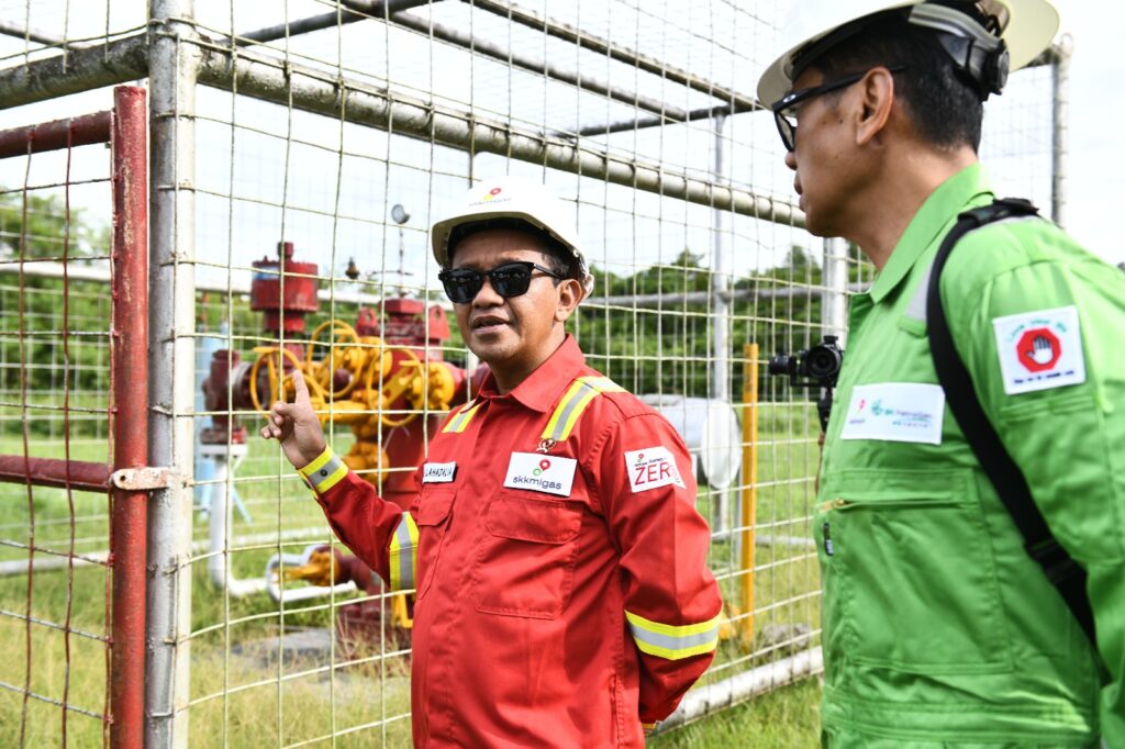 arsip-berita-sambangi-lapangan-gas-arar-di-papua-barat-menteri-bahlil-minta-optimalisasi-lifting-migas-pgx5u5i