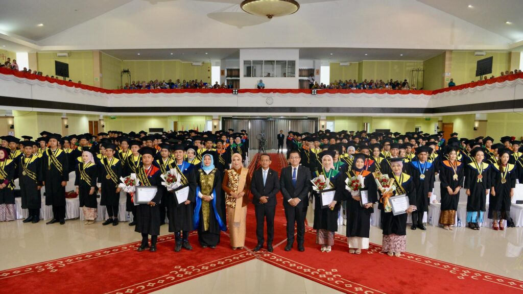 arsip-berita-hadiri-wisuda-pem-akamigas-menteri-esdm-tegaskan-kapabilitas-daya-saing-tenaga-kerja-lokal-ek0ep50