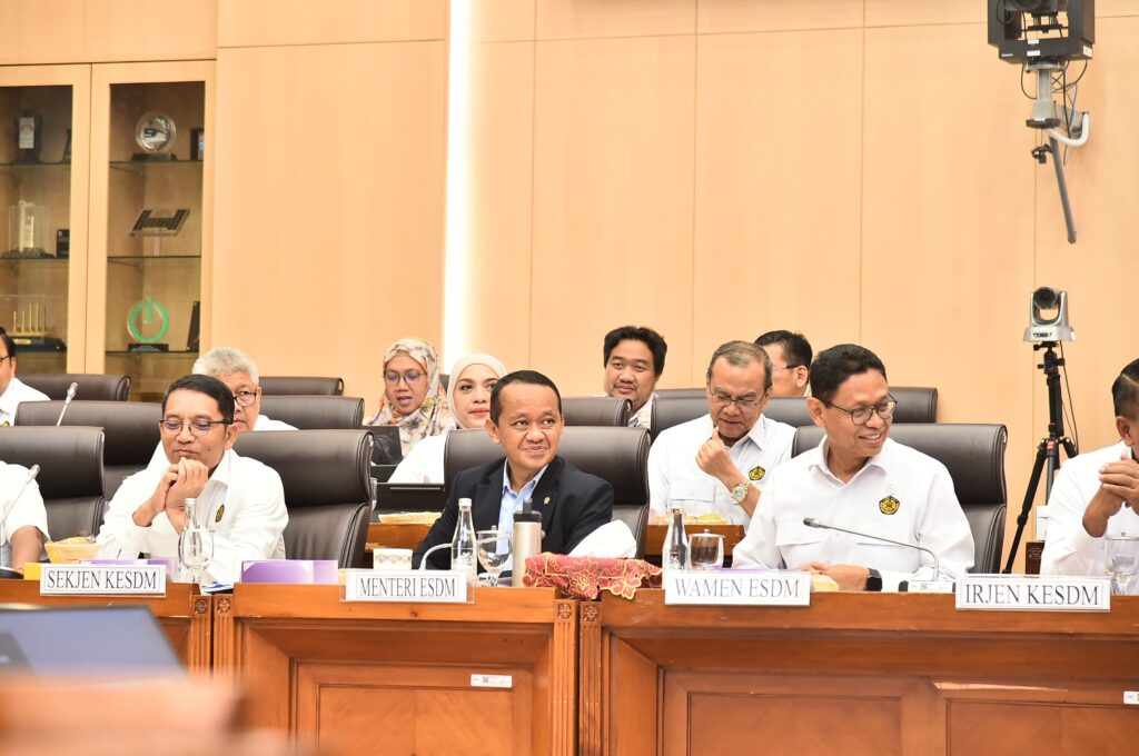 arsip-berita-komisi-xii-dpr-ri-apresiasi-capaian-kementerian-esdm-raih-opini-wtp-2024-70boc4y