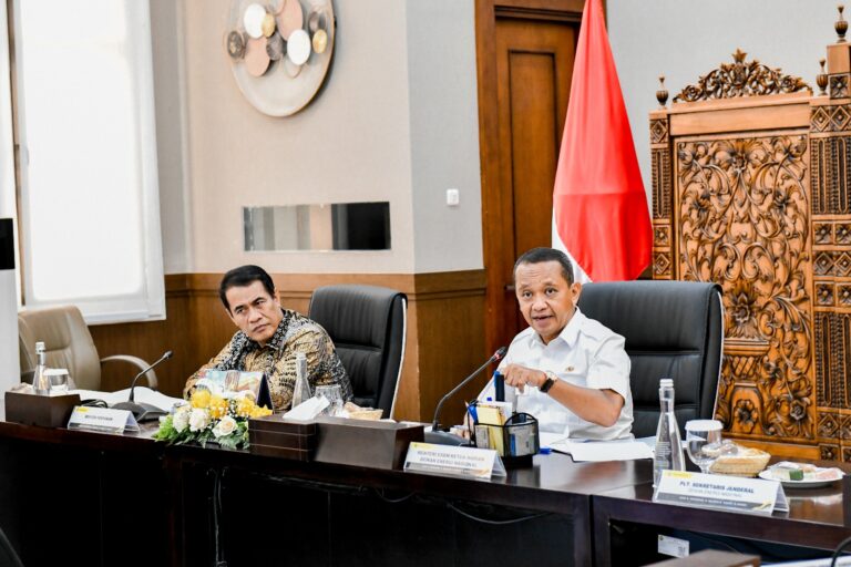 arsip-berita-menteri-bahlil-buka-sidang-anggota-den-dorong-pemanfaatan-ebt-untuk-transisi-energi-8j0purl