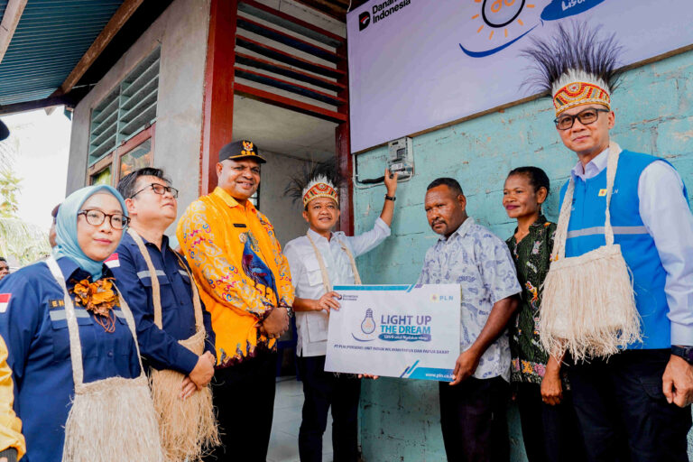 arsip-berita-menteri-bahlil-pastikan-listrik-menyala-hingga-pedalaman-papua-s3hzmn8