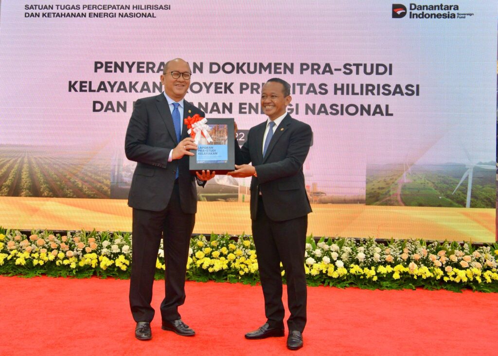 arsip-berita-satgas-percepatan-hilirisasi-serahkan-dokumen-pra-studi-kelayakan-proyek-prioritas-hilirisasi-energi-ufenni1
