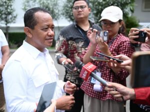 arsip-berita-dipanggil-presiden-prabowo-menteri-esdm-laporkan-target-listrik-desa-hingga-swasembada-solar-b8op2xh