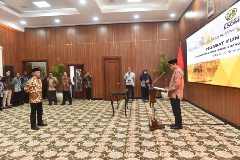 arsip-berita-lantik-penyelidik-bumi-utama-wamen-esdm-minta-fokus-eksplorasi-ketahanan-energi-dan-hilirisasi-3bhmzvi