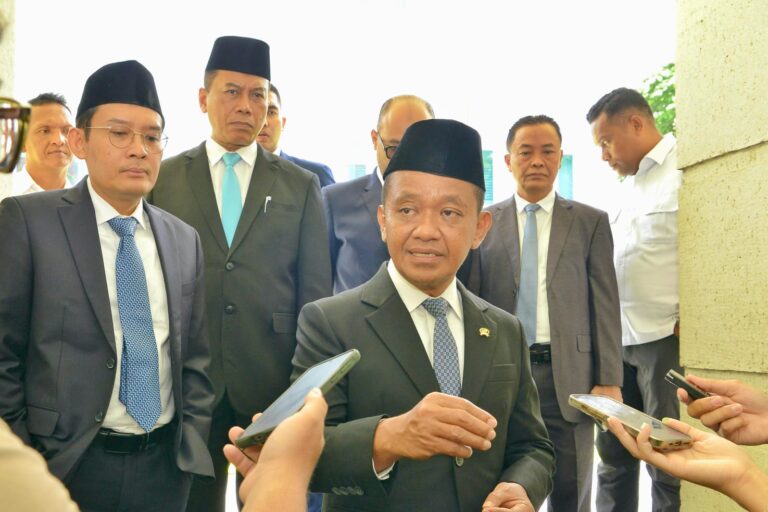arsip-berita-kementerian-esdm-gerak-cepat-pulihkan-pasokan-listrik-dan-bbm-untuk-bencana-sumatera-83juyvj
