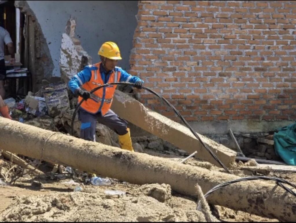 arsip-berita-tim-esdm-siaga-bencana-kebut-progres-pemulihan-listrik-di-3-provinsi-terdampak-bencana-hidrometeorologi-l8di6fq