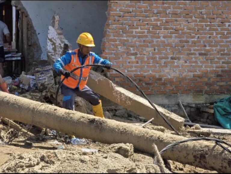 arsip-berita-tim-esdm-siaga-bencana-kebut-progres-pemulihan-listrik-di-3-provinsi-terdampak-bencana-hidrometeorologi-l8di6fq