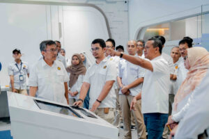 arsip-berita-kunjungi-badan-geologi-menteri-esdm-sapa-dan-apresiasi-kerja-pengamat-gunung-api-xz0e4yr