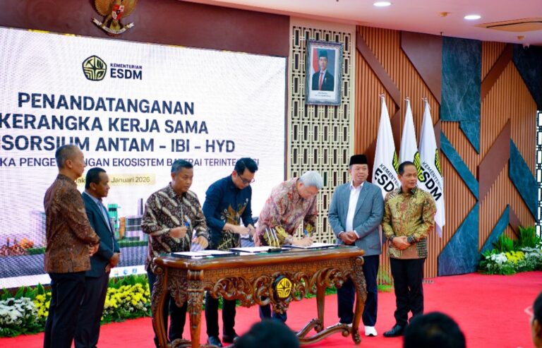 arsip-berita-jalankan-program-hilirisasi-menteri-bahlil-saksikan-kesepakatan-konsorsium-untuk-ekosistem-baterai-terintegrasi-4ld5qmv