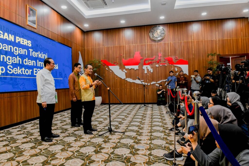 arsip-berita-menteri-esdm-pimpin-sidang-den-pemerintah-jaga-ketahanan-energi-di-tengah-gejolak-global--5p2h8ov