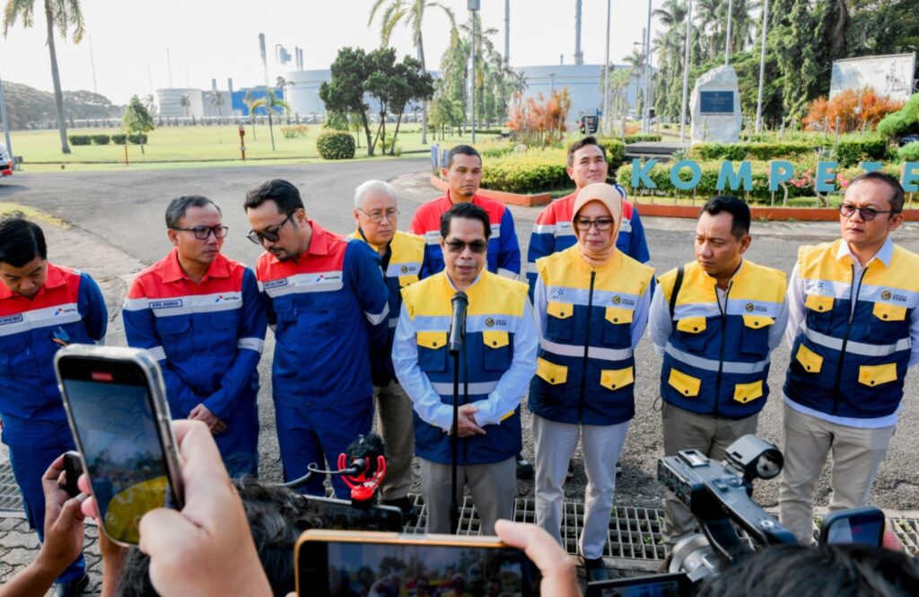 arsip-berita-kunjungi-kilang-balongan-kementerian-esdm-pastikan-stok-bbm-dan-lpg-periode-lebaran-aman-99n6piy