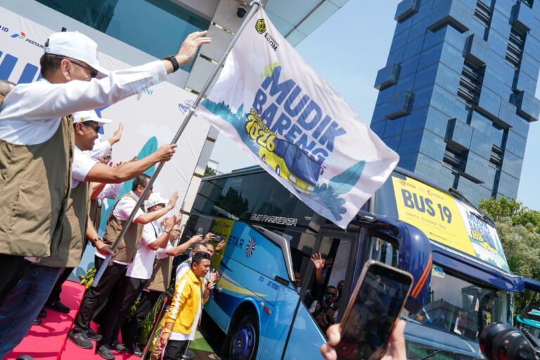 arsip-berita-menteri-esdm-lepas-1496-peserta-mudik-bersama-sektor-esdm-2026-tekankan-kebersamaan-dan-keselamatan-rizzcvx