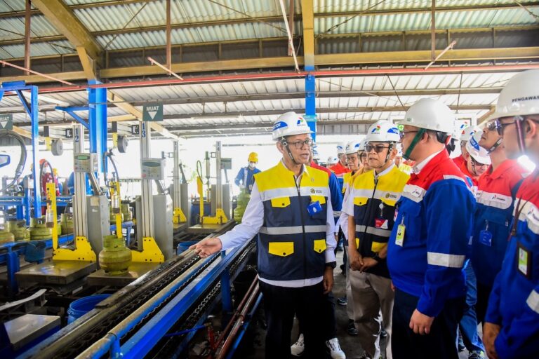 arsip-berita-pastikan-kelancaran-mudik-wamen-esdm-tinjau-kesiapan-stok-bbm-dan-lpg-di-fuel-terminal-padalarang-ysdc47t