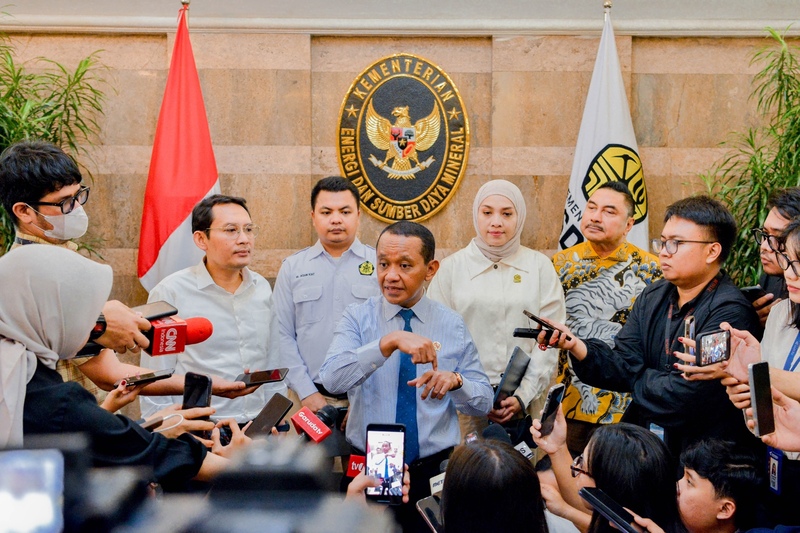 arsip-berita-tampung-aspirasi-pelaku-usaha-menteri-esdm-tunda-penyesuaian-tarif-pnbp-mineral-32eb3ps