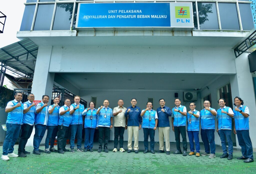 arsip-berita-wamen-esdm-dorong-listrik-andal-untuk-dukung-harapan-baru-di-maluku-dan-maluku-utara-nkq4f9z