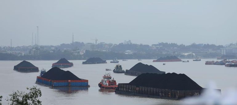 sejumlah-perahu-tongkang-batu-bara-melintas-di-sungai-mahakam-kota-samarinda-kalimantan-timur-rabu-2472024-sungai-mahakam-berf-1_169